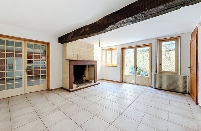 Maison de caractère avec éléments médiévaux – 241 m² – 6 chambres – Cour et terrasse – Centre historique — photo 5
