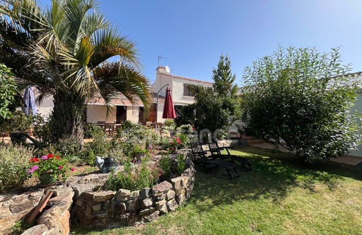 Propriété avec dépendances au coeur d’un jardin paysager– 230 m² habitables – À 10 min des plages des Sables-d'Olonne — photo 4