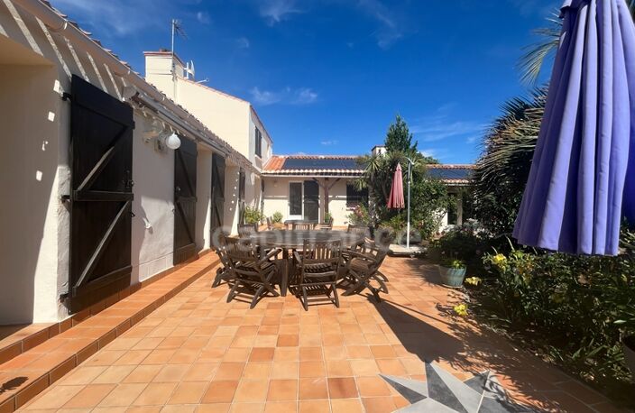 Propriété avec dépendances au coeur d’un jardin paysager– 230 m² habitables – À 10 min des plages des Sables-d'Olonne — photo 5