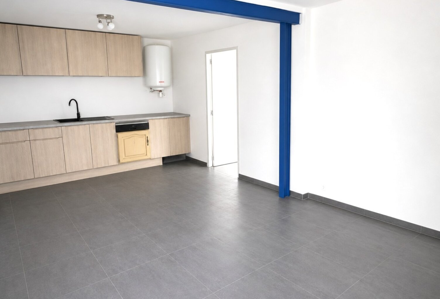 A louer, Bureaux 150 m² avec Terrain de 2 000 m², Quartier Lingostière, Plaine du Var, Nice 06200, Alpes-Maritimes — photo 1