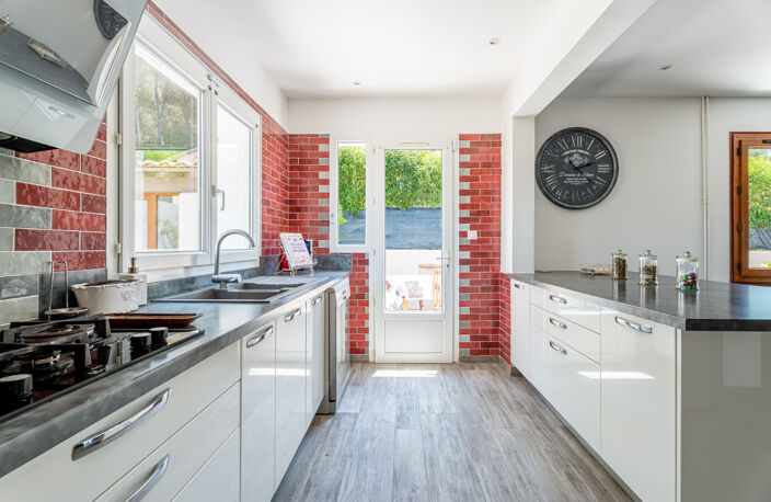 Maison familiale de type 5 sur 700m2 de terrain avec piscine — photo 5