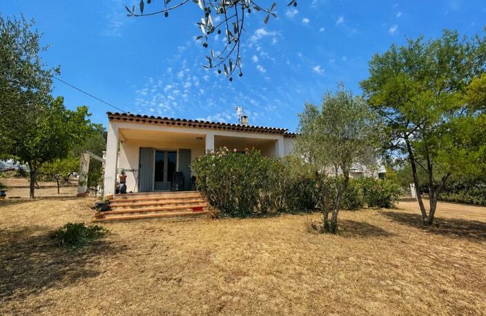 LE LUC – Maison de plain-pied 98 m² – 3 chambres – Terrain 1 304 m² – Garage — photo 2