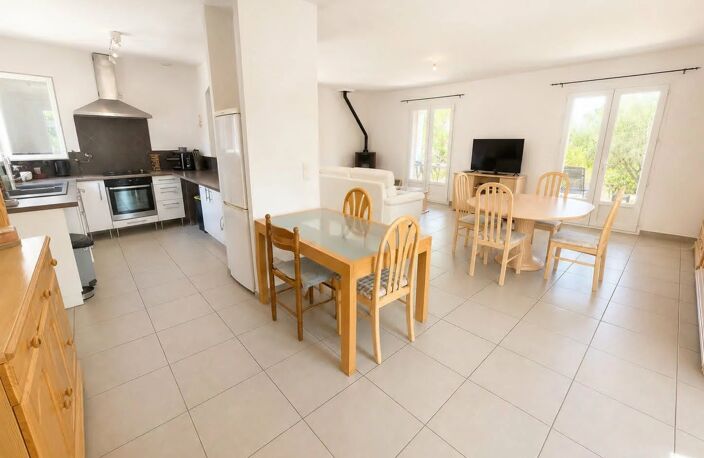 LE LUC – Maison de plain-pied 98 m² – 3 chambres – Terrain 1 304 m² – Garage — photo 3