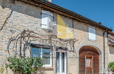 Charmante maison de village mitoyenne avec jardin et garages — photo du bien