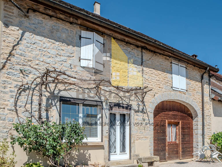 Charmante maison de village mitoyenne avec jardin et garages — photo 1