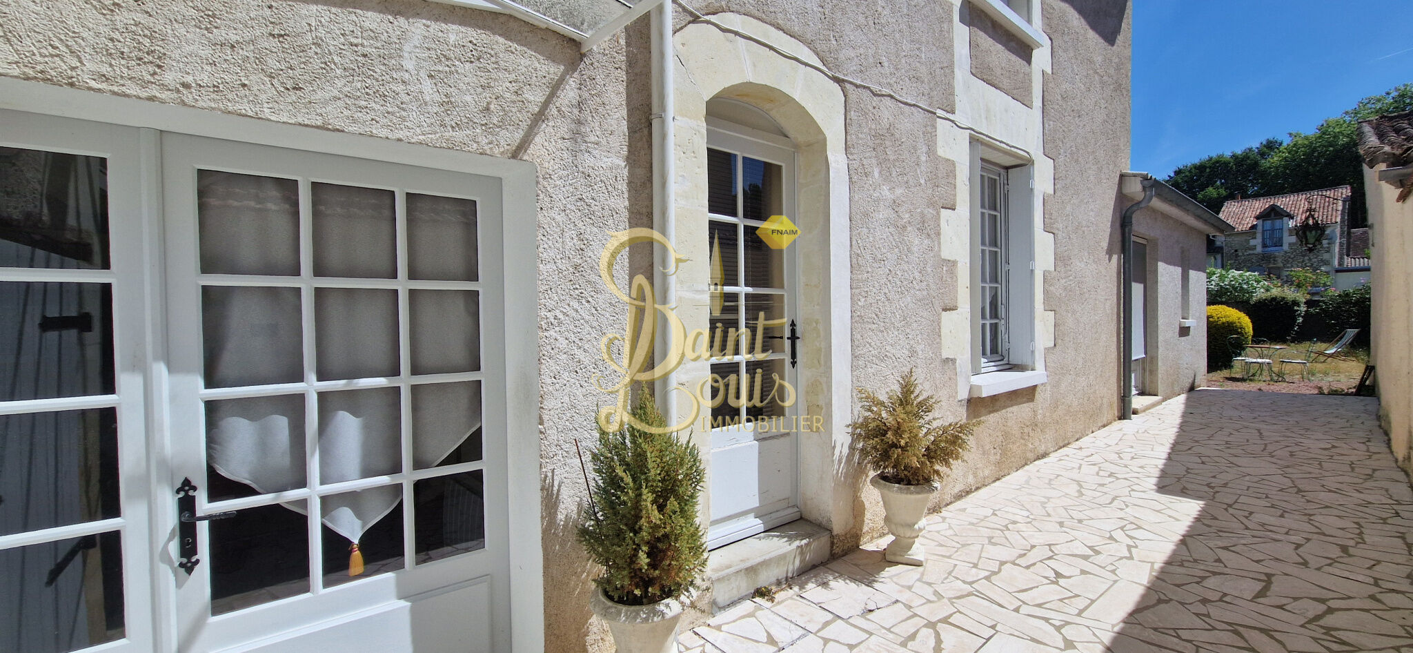 MAISON DE VILLE 4 CHAMBRES ET JARDIN CLOS
