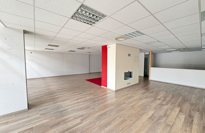 VOIRON Local commercial de 140 m2 — photo 2