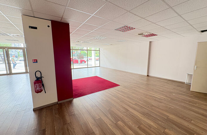VOIRON Local commercial de 140 m2 — photo 3