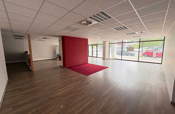 VOIRON Local commercial de 140 m2 — photo 4