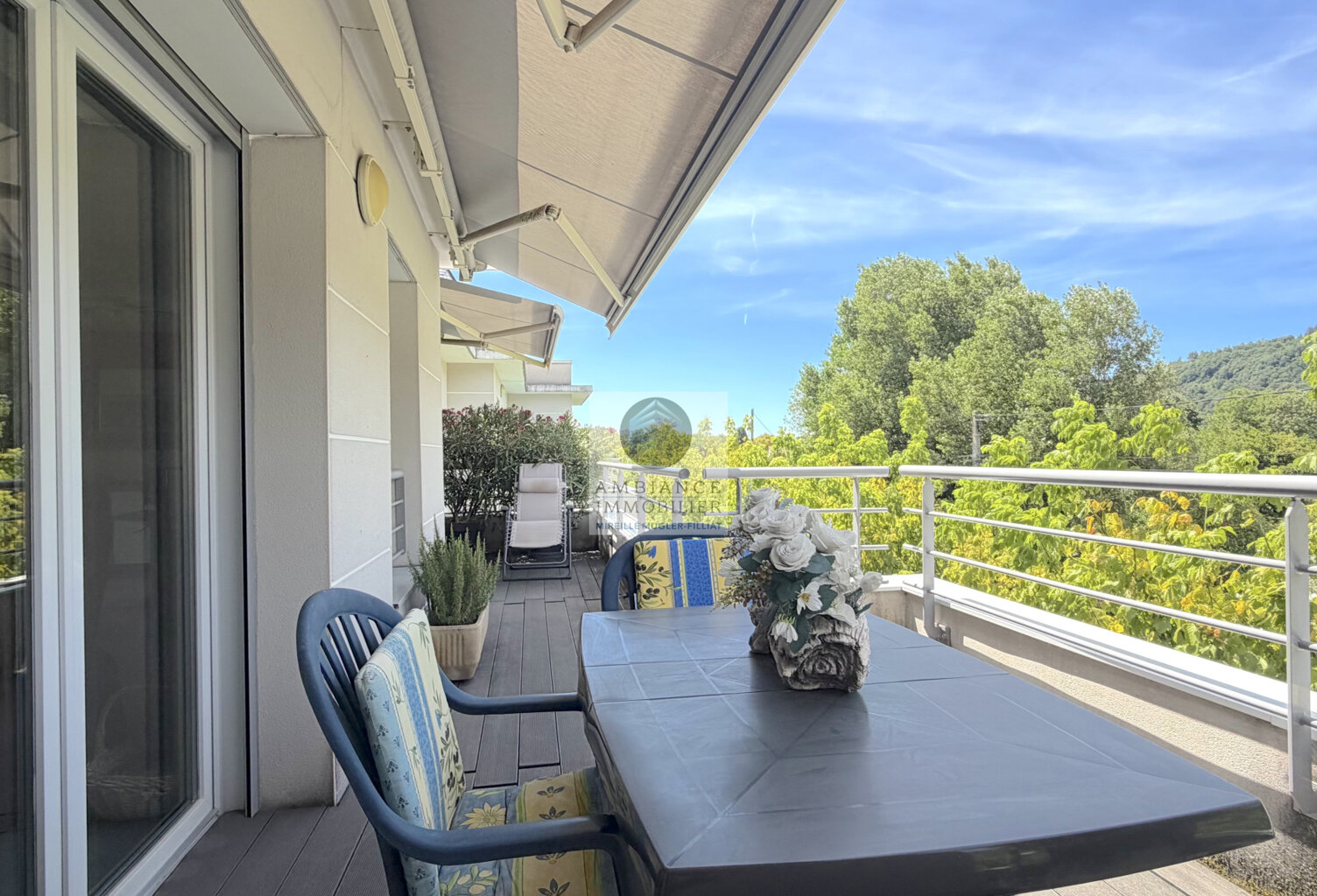 Appartement en dernier étage avec vue dégagée sur les montag — photo 1
