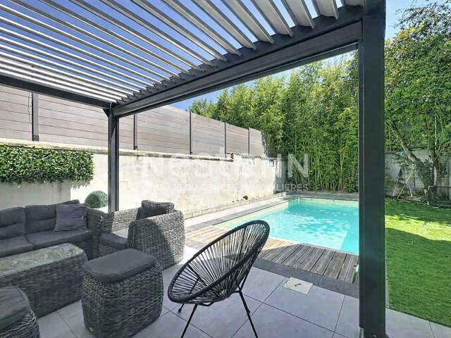 Grande maison familiale avec piscine - 69500 BRON — photo du bien