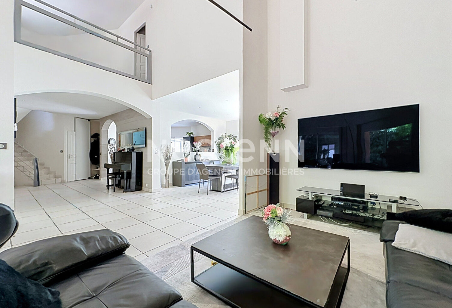 Grande maison familiale avec piscine - 69500 BRON — photo 1