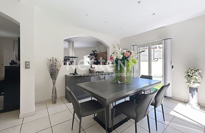Grande maison familiale avec piscine - 69500 BRON — photo 3