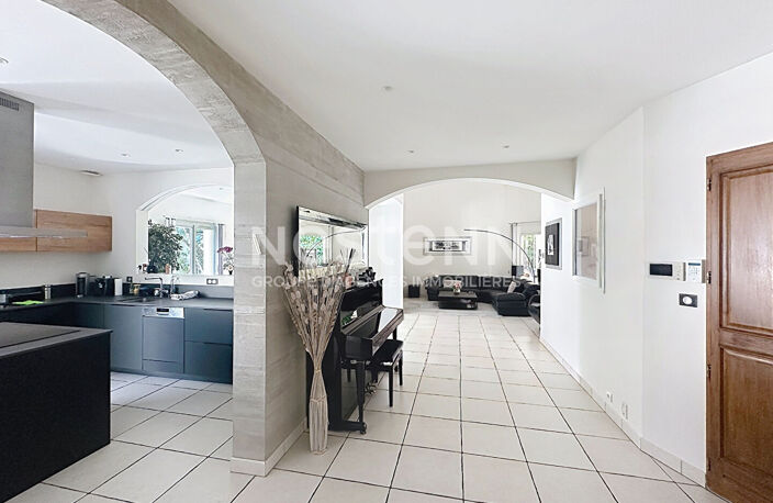 Grande maison familiale avec piscine - 69500 BRON — photo 4