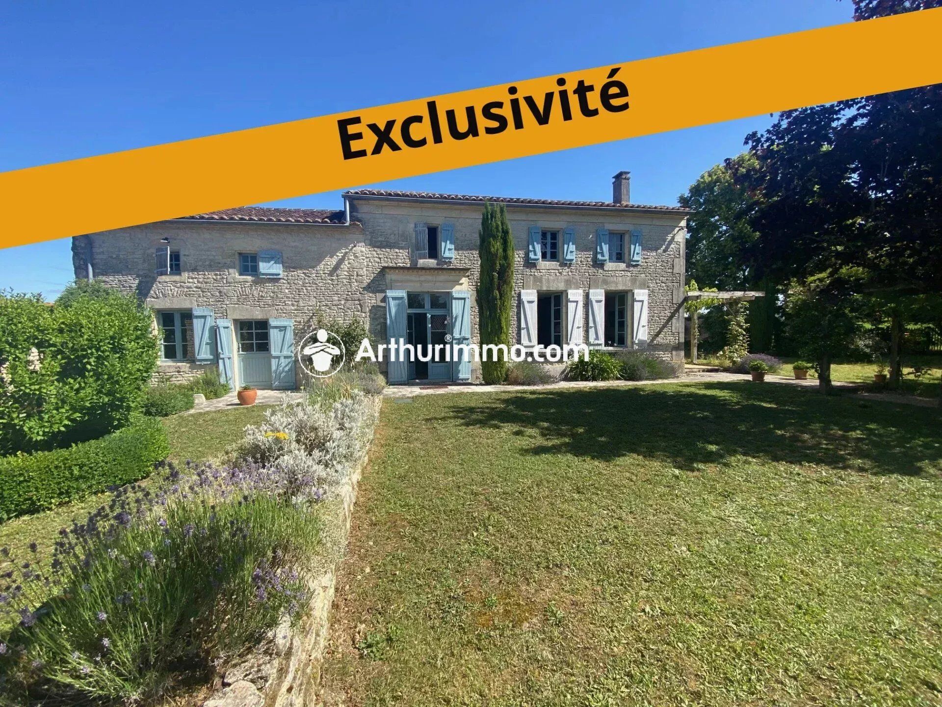 Maison 6 pièces 210 m² · à La Brousse · 210 m² · 211 000 €
