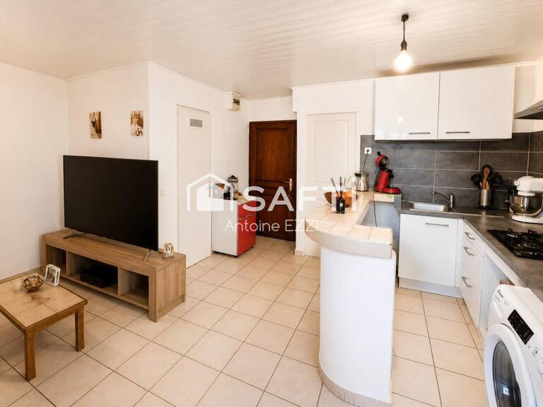 T2 avec bureau au cœur d'Eyguières. — photo 1