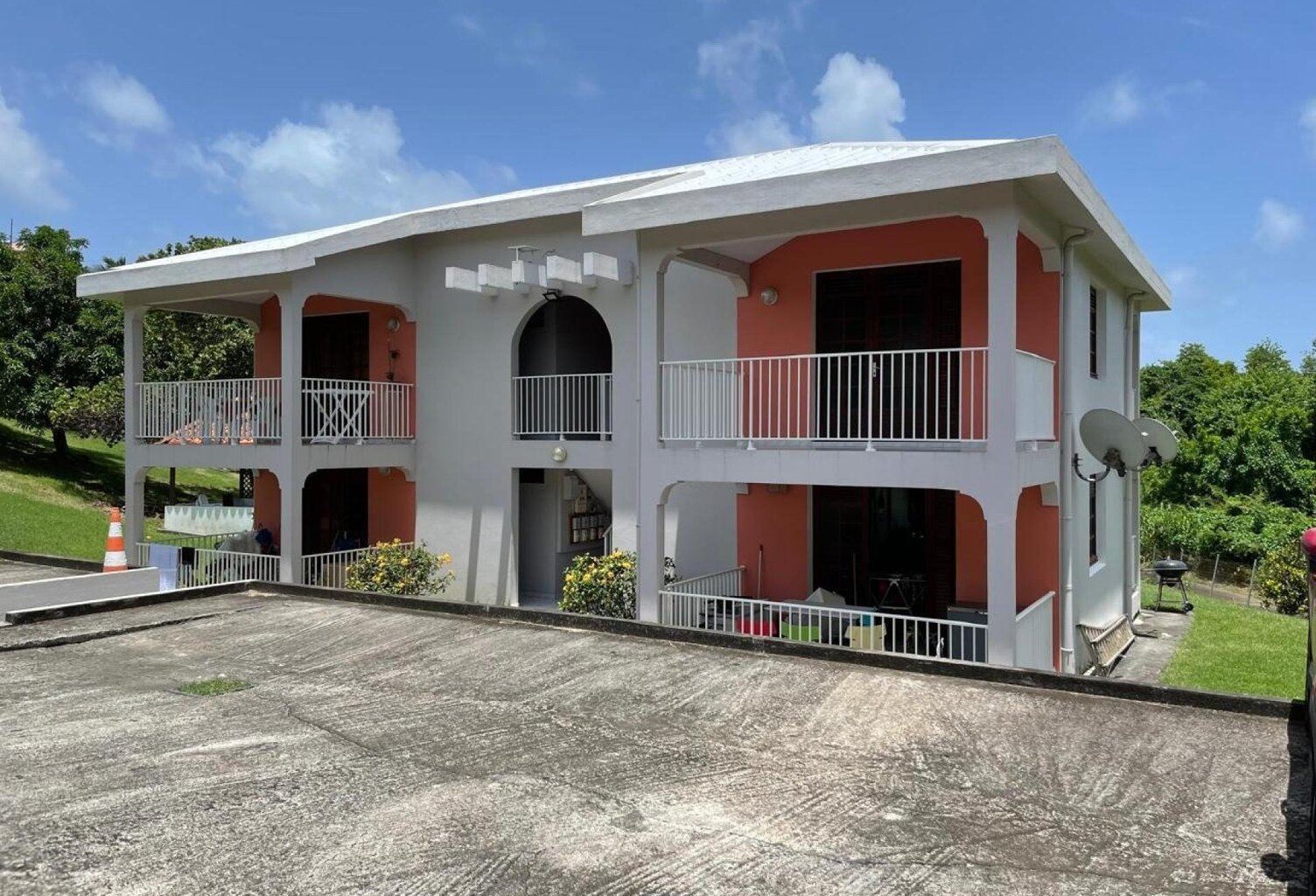 Immeuble de rapport en vente au Marin. — photo 1