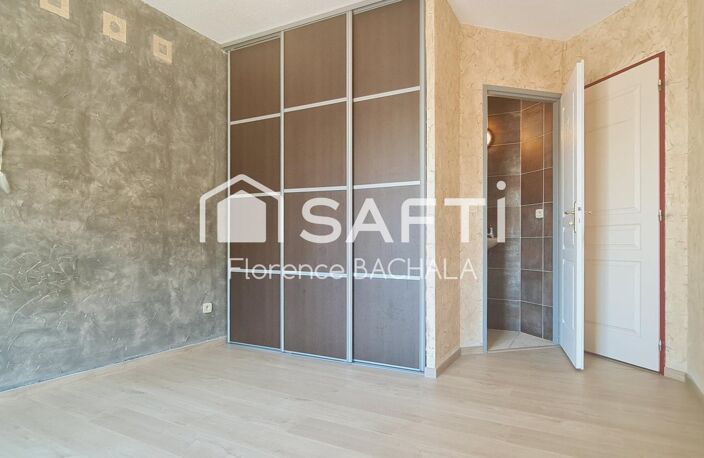 Maison de plain-pied  4 chambres  Terrain 950 m² sans vis-à-vis entièrement clos - Dépendance — photo 3