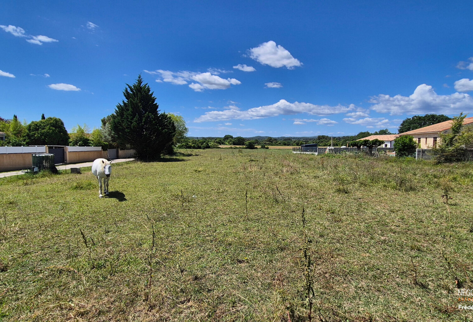 SAUSSINES MAGNIFIQUE TERRAIN A BATIR DE 703M2 PLAT DE FORME — photo 1
