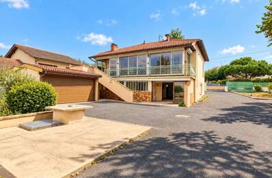 Grande maison familiale avec 4 chambres et garage. — photo du bien