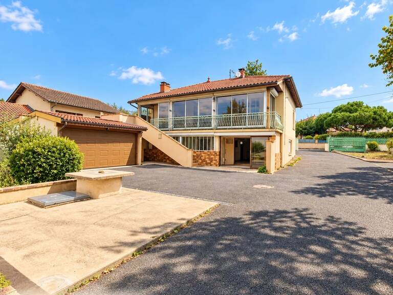 Grande maison familiale avec 4 chambres et garage. — photo 1