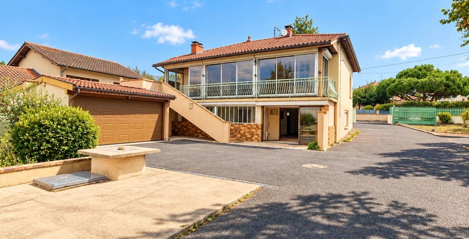 Grande maison familiale avec 4 chambres et garage. — photo 1