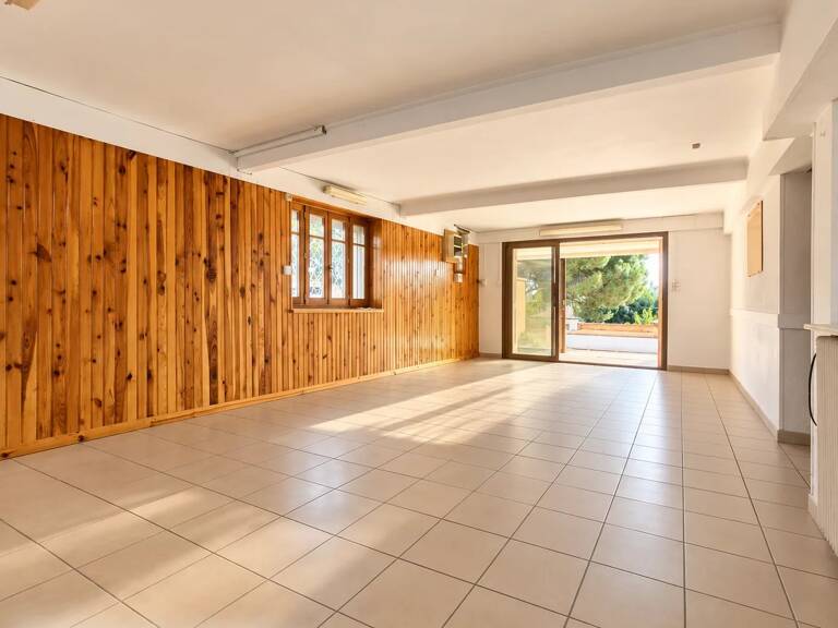Grande maison familiale avec 4 chambres et garage. — photo 1