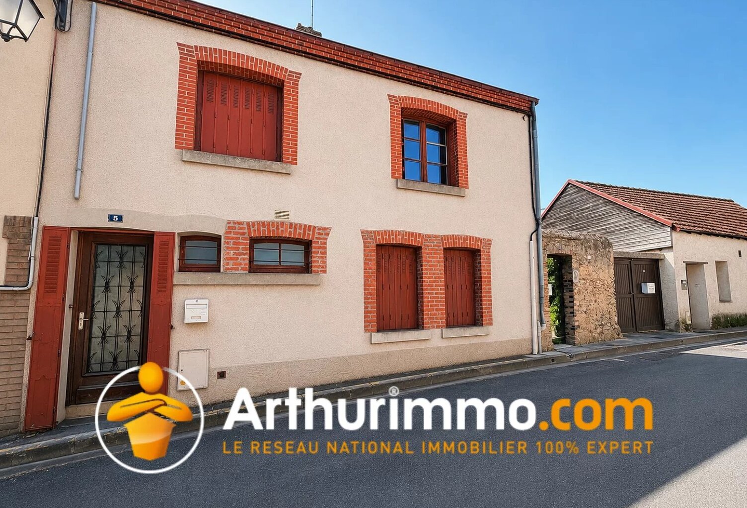 Emplacement recherché – Maison de ville proche de toutes commodités — photo 1