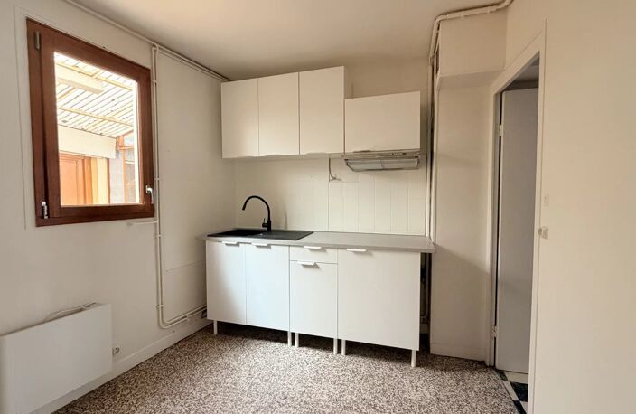Emplacement recherché – Maison de ville proche de toutes commodités — photo 4