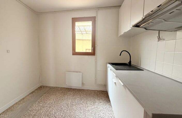 Emplacement recherché – Maison de ville proche de toutes commodités — photo 5