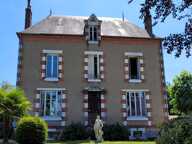 MAISON DE MAÎTRE À L’ORÉE D’UNE PETITE VILLE HISTORIQUE — photo 3