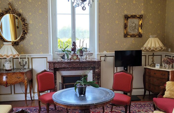 MAISON DE MAÎTRE À L’ORÉE D’UNE PETITE VILLE HISTORIQUE — photo 4