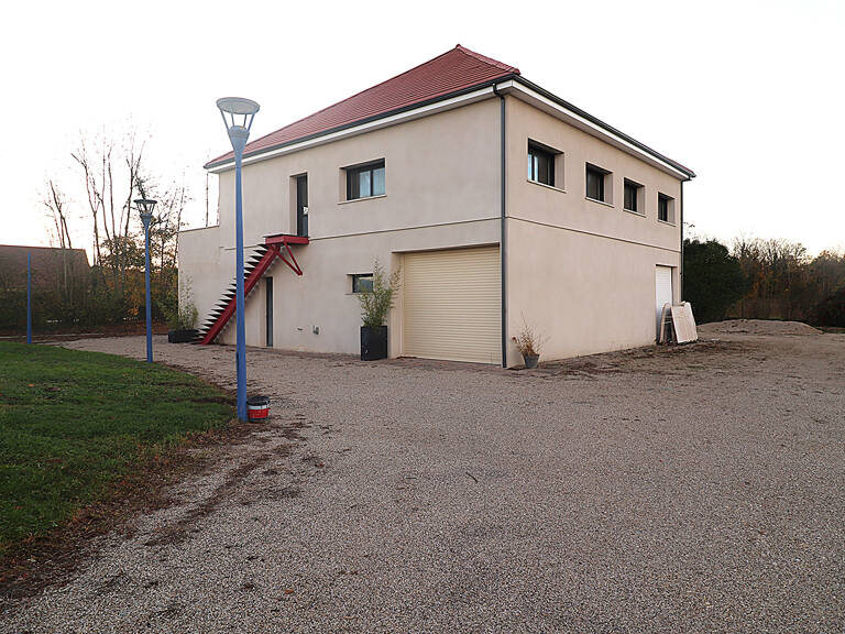 Grand bâtiment disposant de 3 grands garages et de 2 apparte — photo 1
