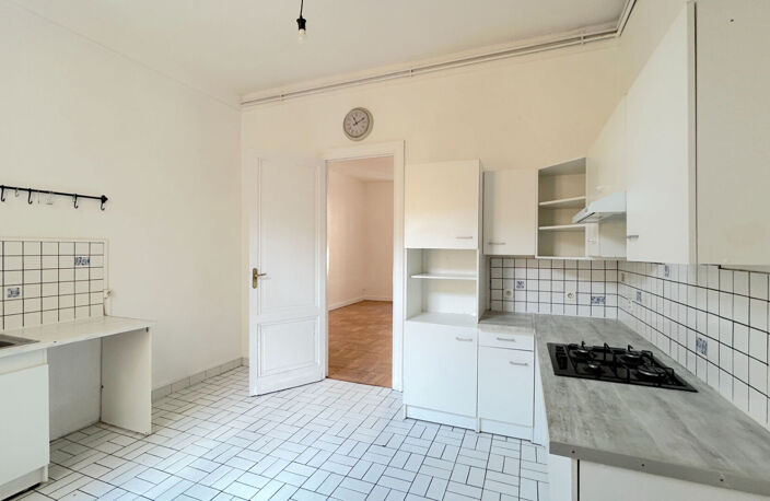 A LOUER MAISON DE VILLE DE 7 PIÈCES AVEC CAVE ET TERRASSE - BORDEAUX QUARTIER  SAINT JEAN ET SACRE COEUR — photo 4