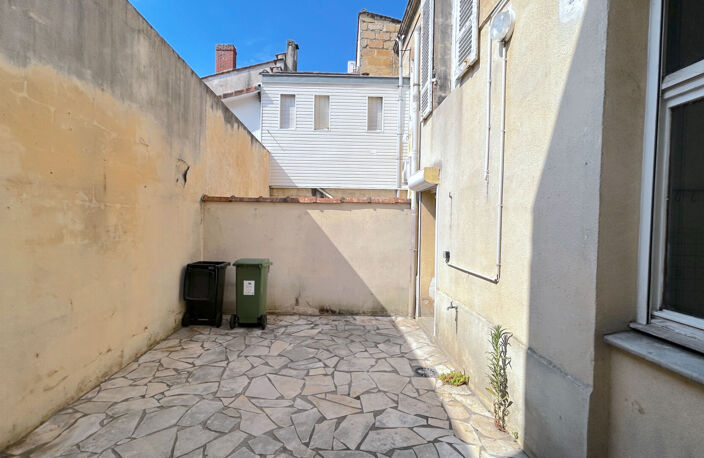 A LOUER MAISON DE VILLE DE 7 PIÈCES AVEC CAVE ET TERRASSE - BORDEAUX QUARTIER  SAINT JEAN ET SACRE COEUR — photo 5
