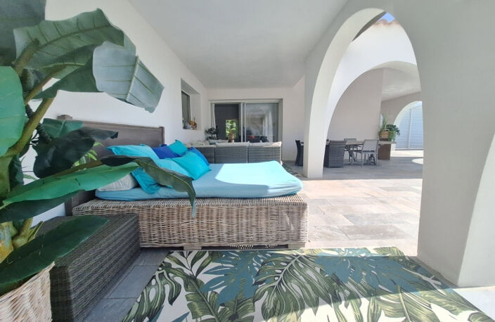 Villa de charme 300 m2 route des Sanguinaires avec vue mer e — photo 3
