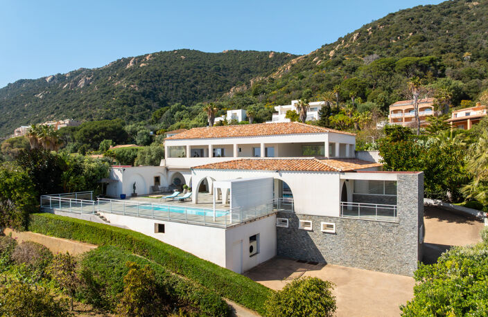 Villa de charme 300 m2 route des Sanguinaires avec vue mer e — photo 5