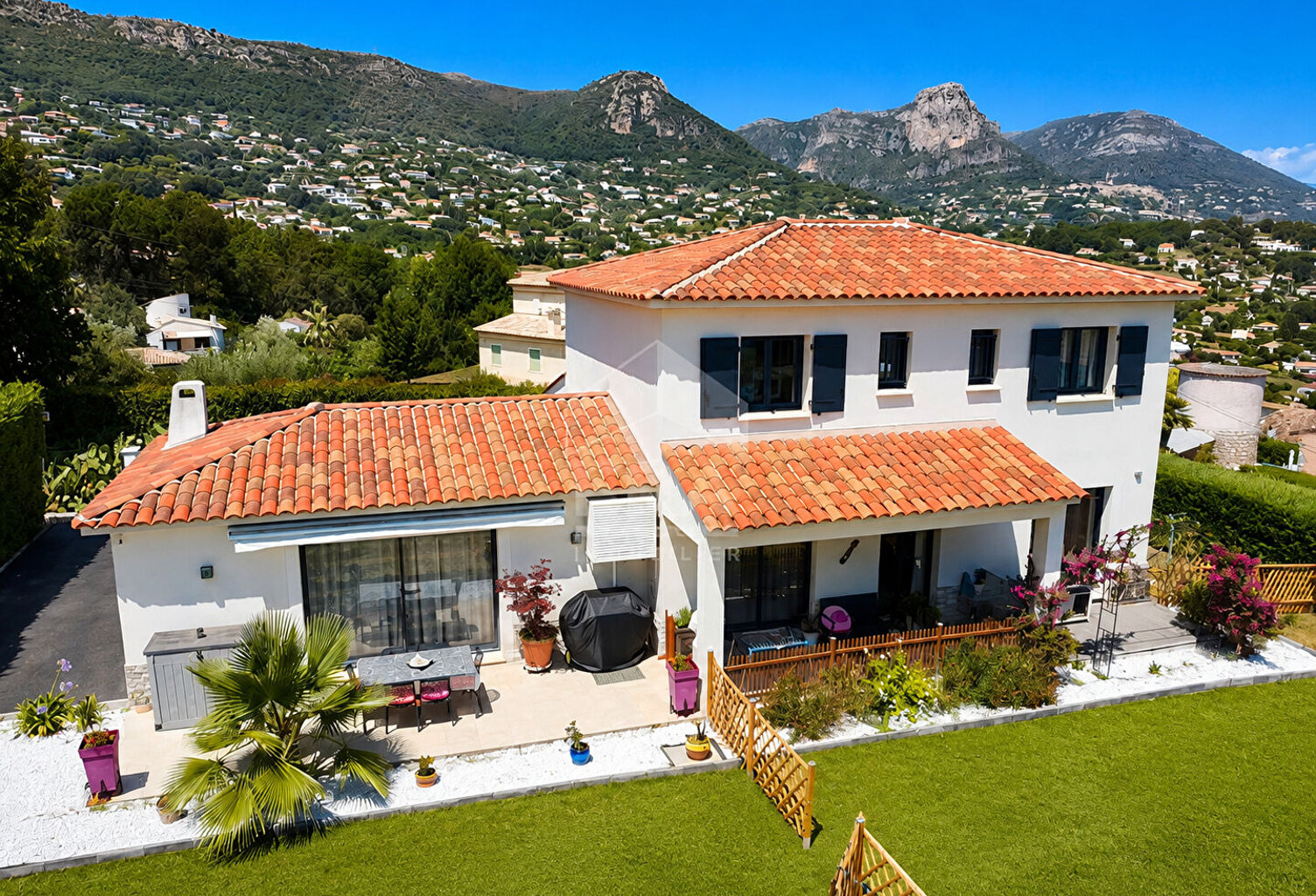 Maison à Vendre de 158 m² - Vence - Calme — photo 1