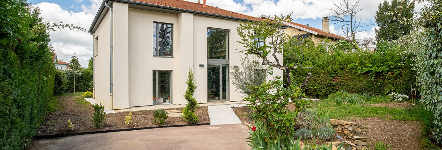 Maison 5 Pièces 215 m² à louer à Bron (69500)
