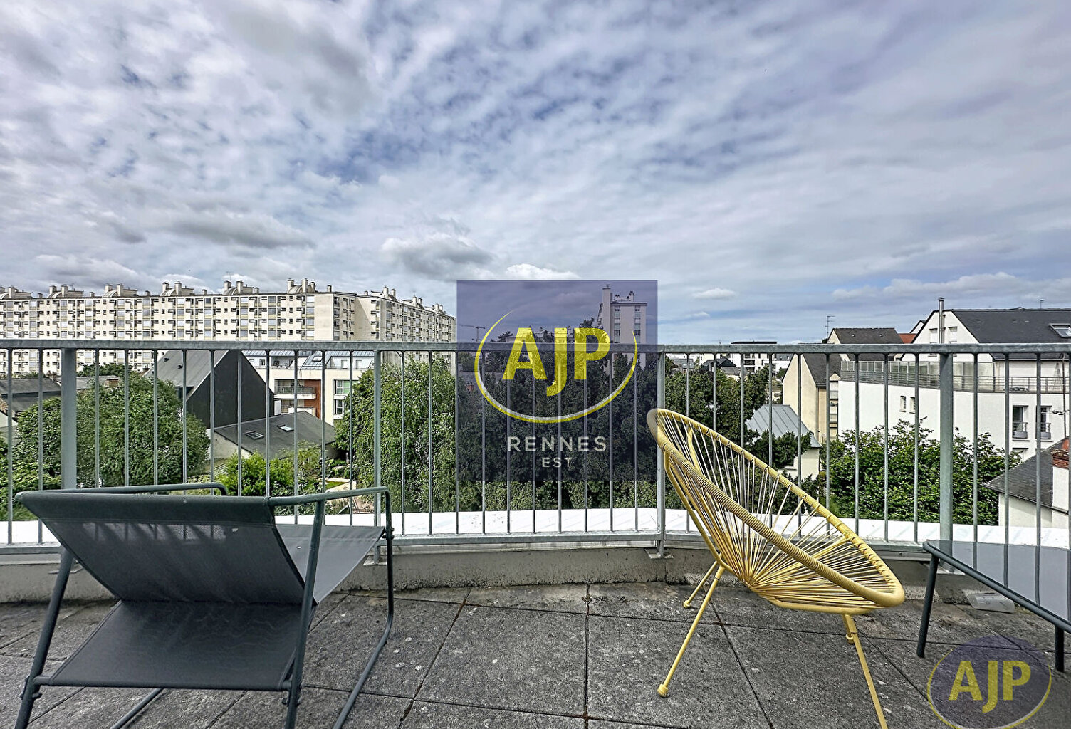 T2 avec grande terrasse — photo 1