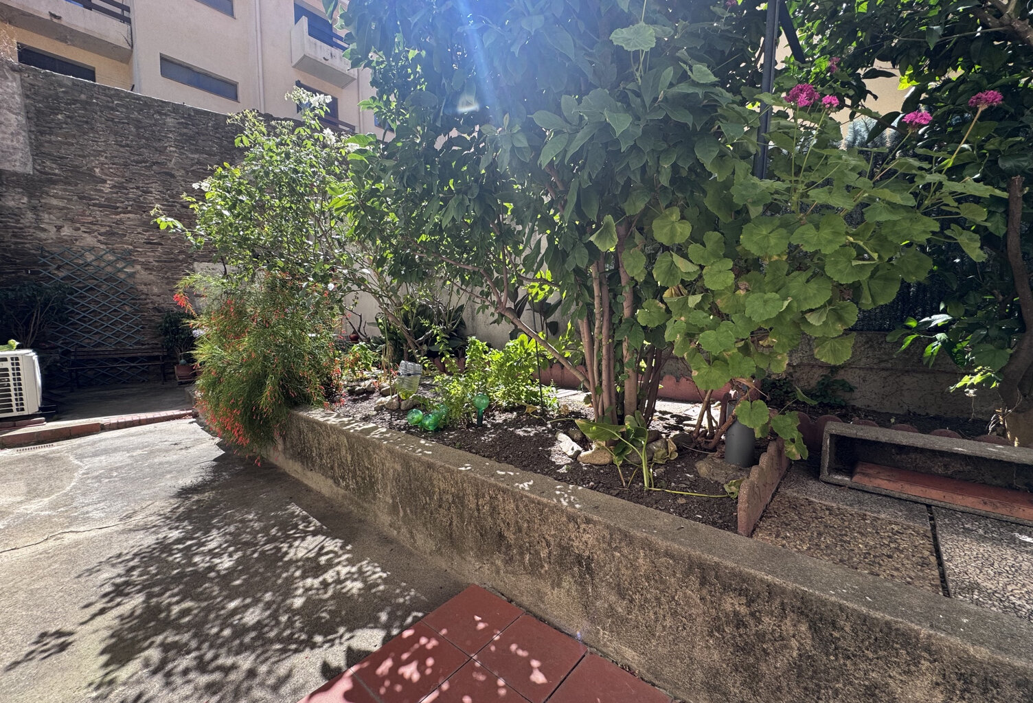Port-Vendres : appartement de 5 pièce avec jardin et cour en vente — photo 1