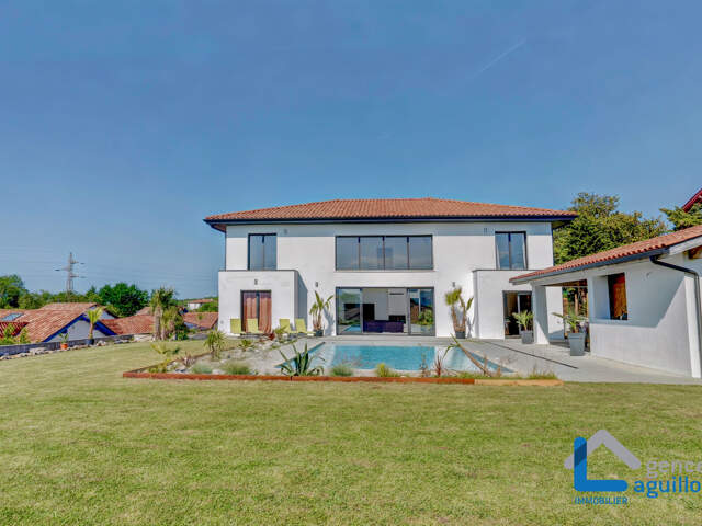 Propriété de prestige avec piscine et 2 studios indépendants — photo du bien