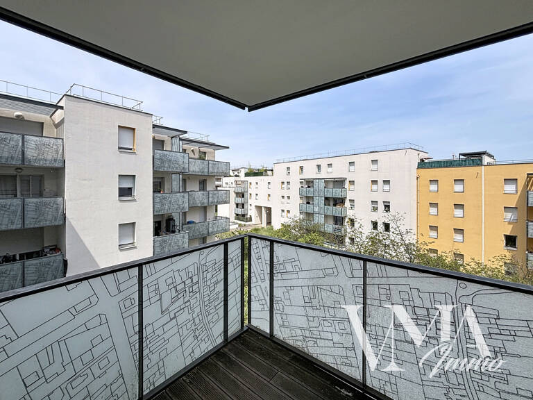 T2 de 39 M2 avec loggia  plus garage box fermé 69200 VENISSI — photo 1