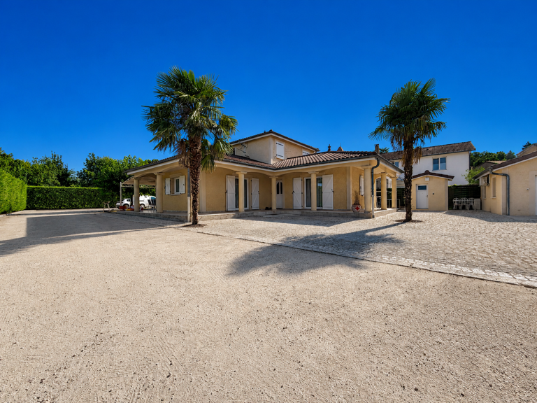 Maison 165 m2 Parcieux avec un terrain de 1434 m2 et piscine — photo 1