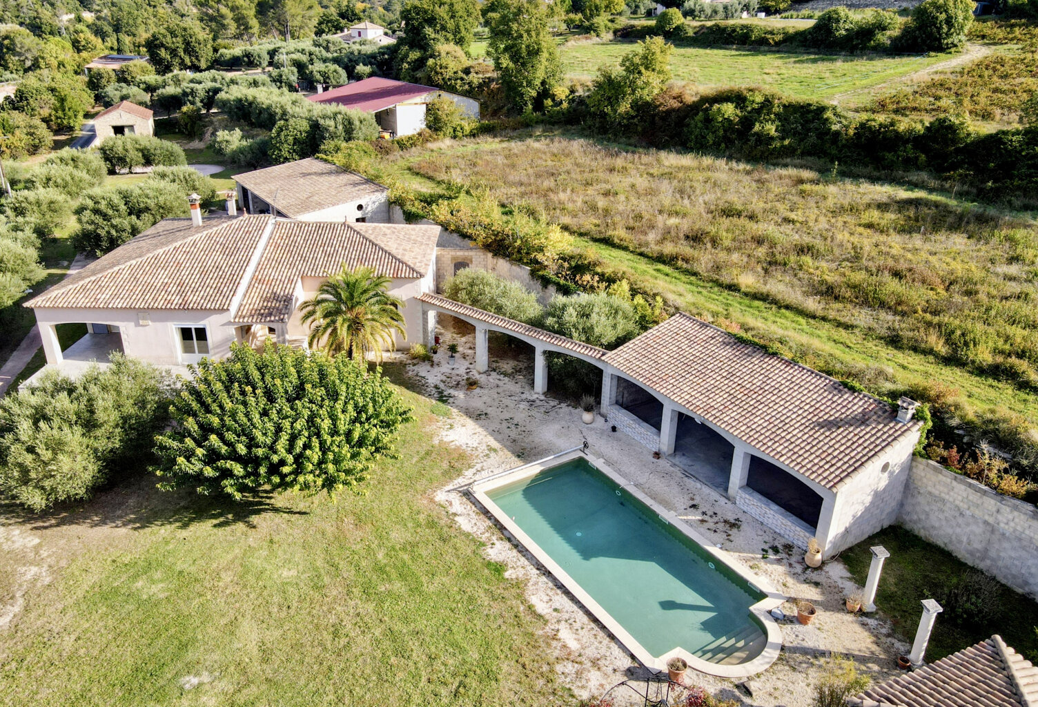 A 18 km d'Uzès, élégante maison de plain-pied avec un magnifique terrain et un appartement indépendant... — photo 1