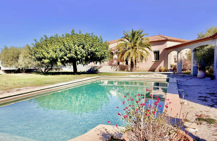A 18 km d'Uzès, élégante maison de plain-pied avec un magnifique terrain et un appartement indépendant... — photo 2