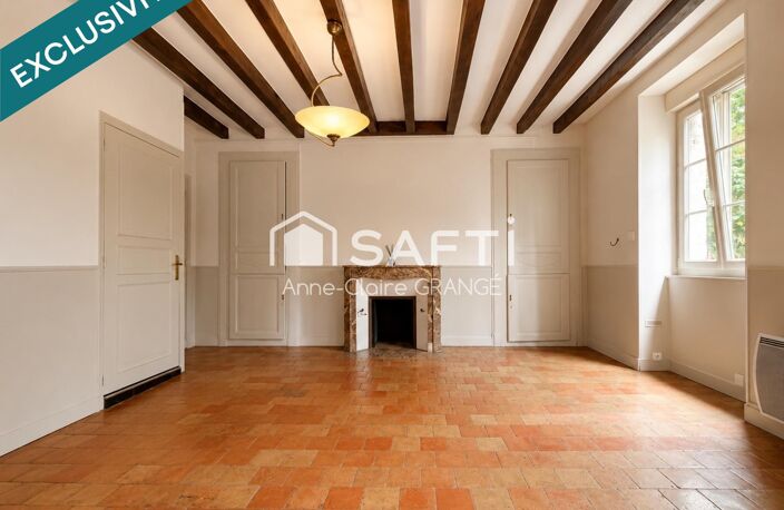 Demeure de caractère aux portes des Alpes Mancelles ?  À quelques minutes de Fresnay-sur-Sarthe et des paysages préservés des Alpes Mancelles, cette élégante maison de caractère en pierre offre un cadre de vie authentique, propice aussi bien à une vie de famille qu'à un projet d'accueil touristique. — photo 3