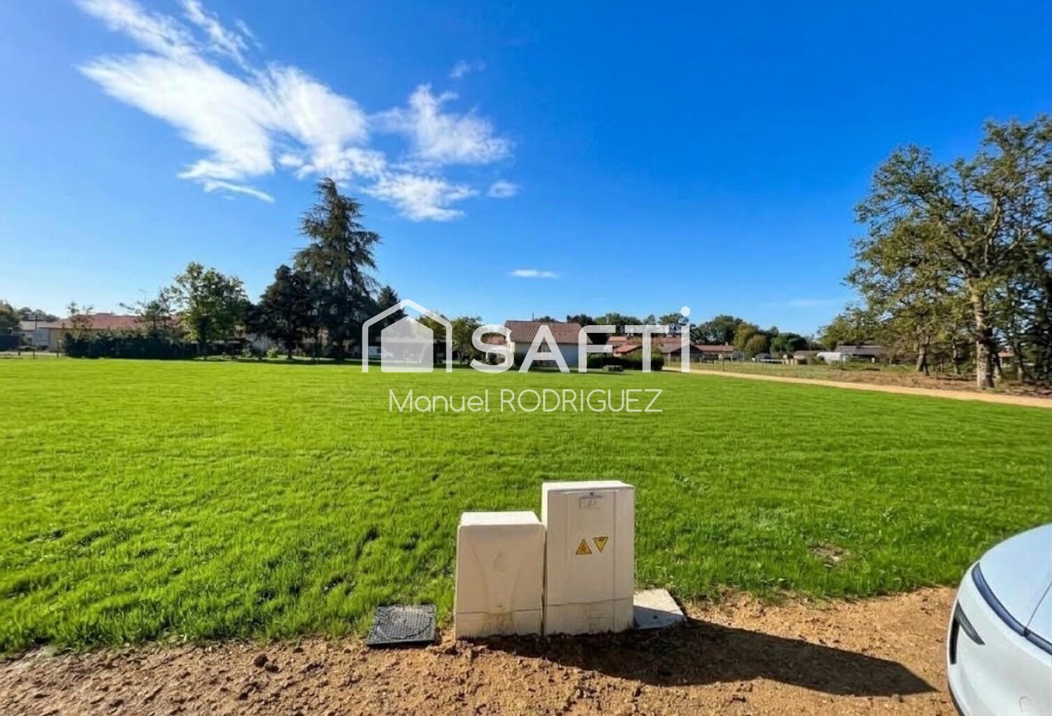 TERRAIN — photo 1
