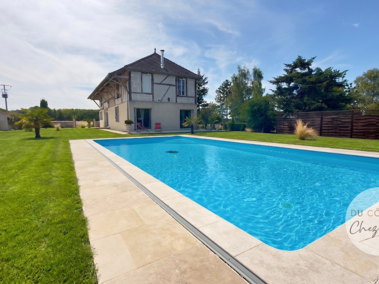 Acheter propriété d'exception 265m2 avec piscine — photo 1