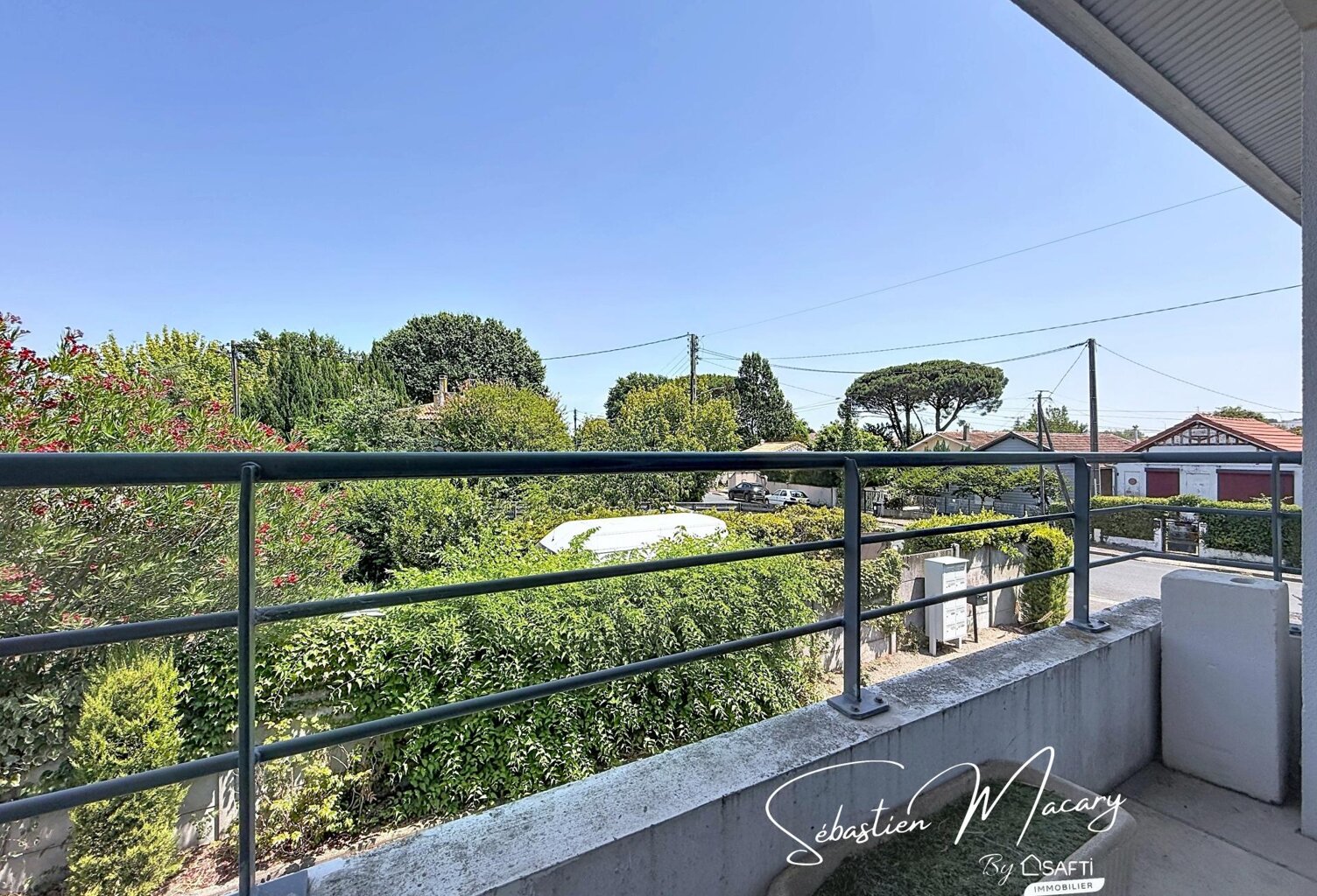 Villenave-d'Ornon - T3 meublé avec balcon et box fermé — photo 1